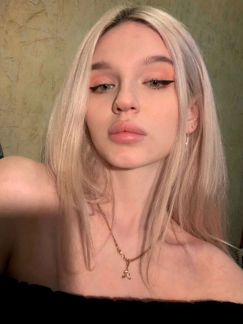 Путана Цветана Блондинка c 1 размером груди у метро Фрунзенская Санкт-Петербург Фото - 1