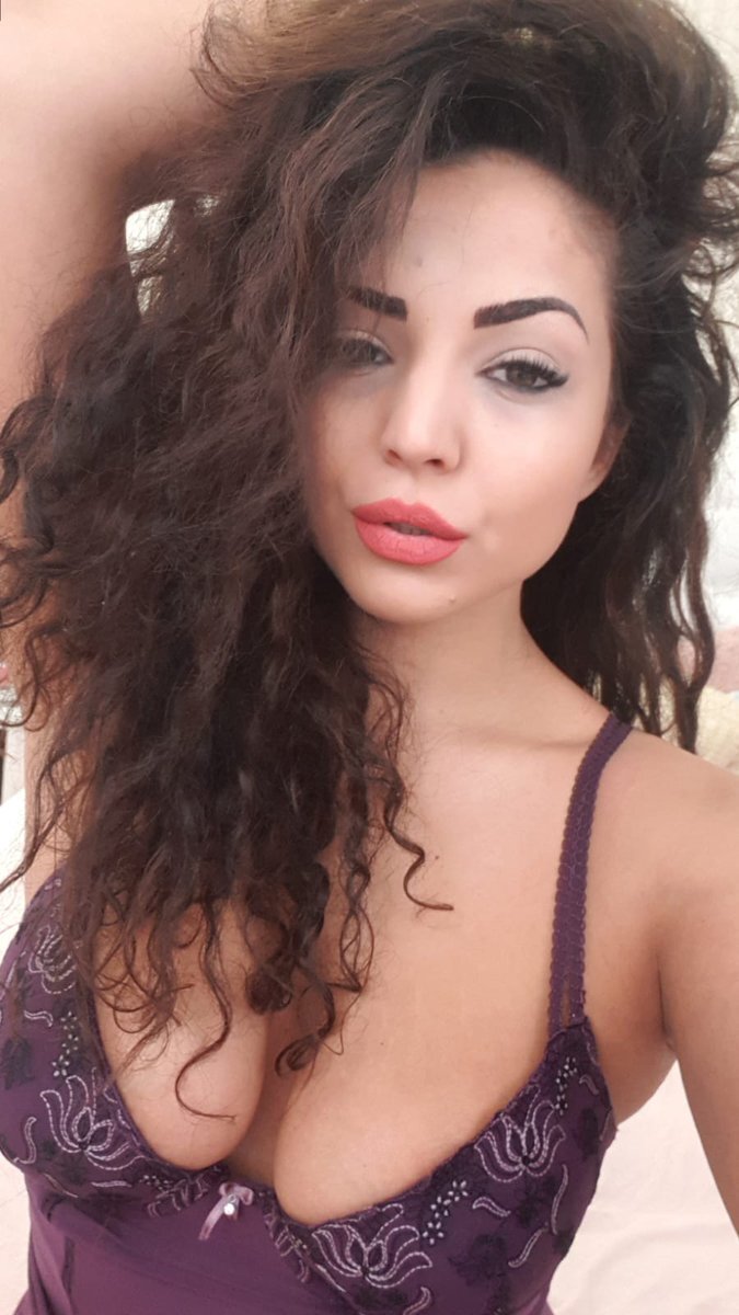 Путана Вероника Брюнетка c 4 размером груди у метро Площадь Ленина Санкт-Петербург Фото - 1